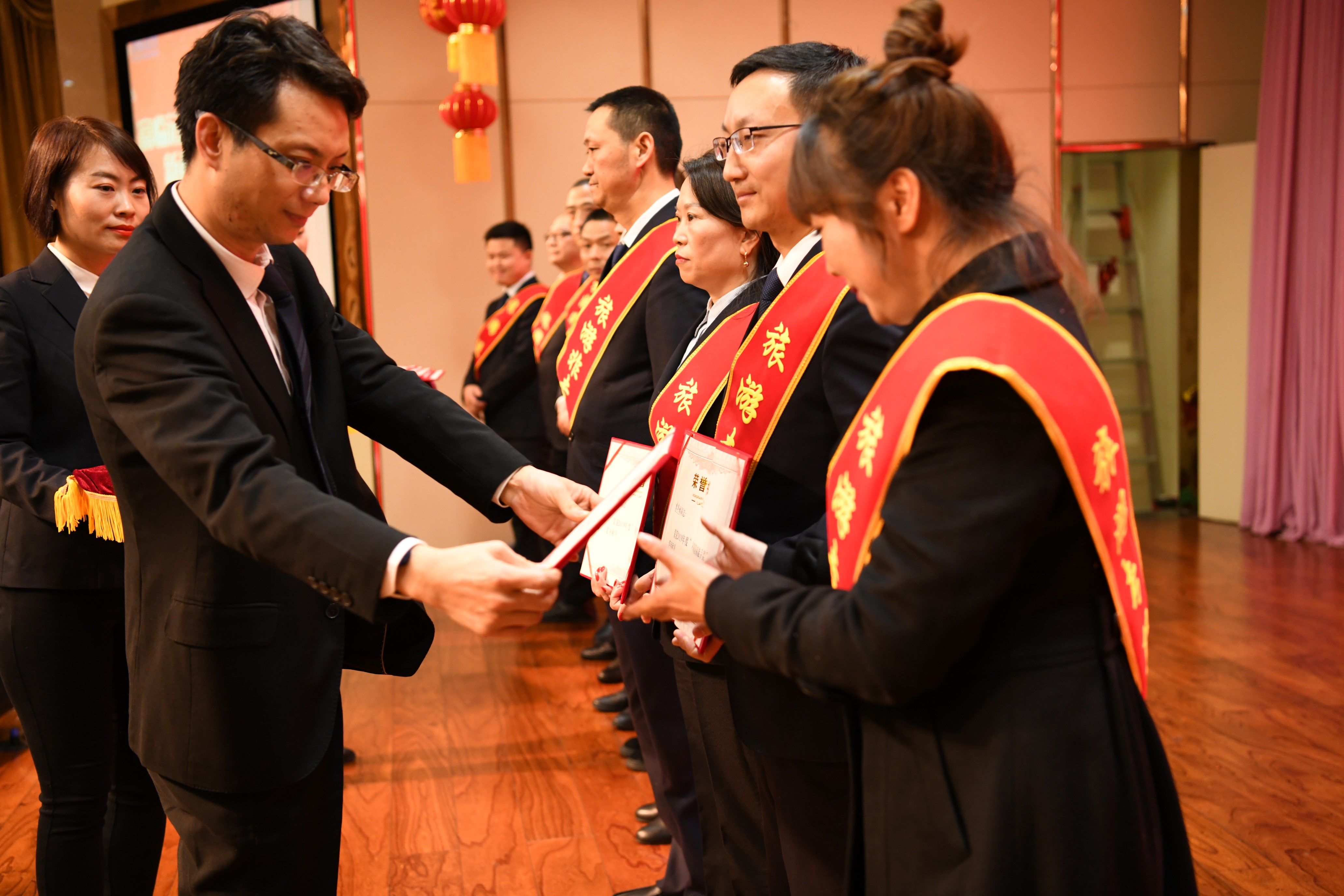 旅游.jpg 旅游.jpg