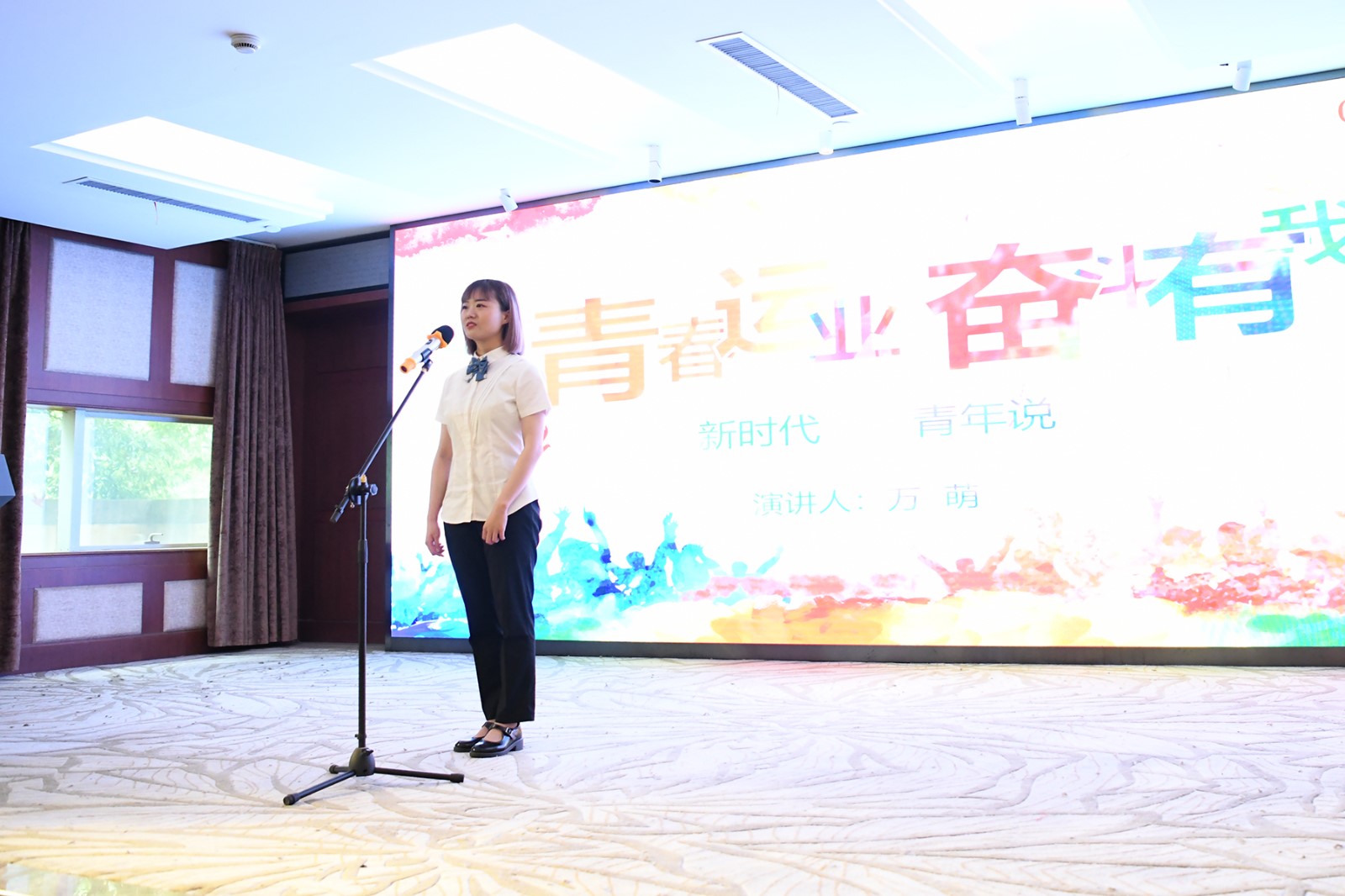 万萌.jpg 万萌.jpg