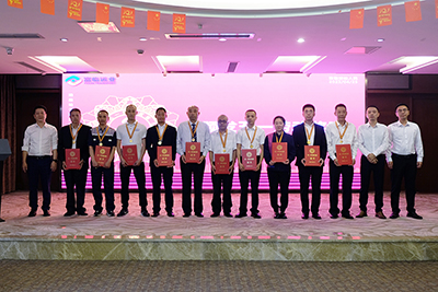 E:2023.44.25党群工作部:用实干诠释担当,以平凡书写不凡官网20230425-03-颁奖.jpg E:2023.44.25党群工作部:用实干诠释担当,以平凡书写不凡官网20230425-03-颁奖.jpg