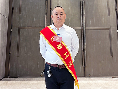 E:2023.55.8【工匠精神】驾驶室里的故事——“成都工匠”叶德华官网“成都工匠”叶德华.jpg E:2023.55.8【工匠精神】驾驶室里的故事——“成都工匠”叶德华官网“成都工匠”叶德华.jpg