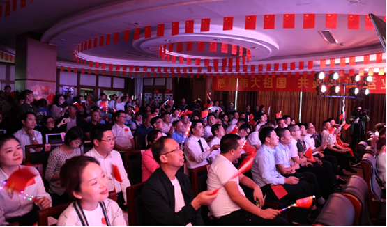 300余富临运业人同唱红歌  共同庆祝新中国70华诞